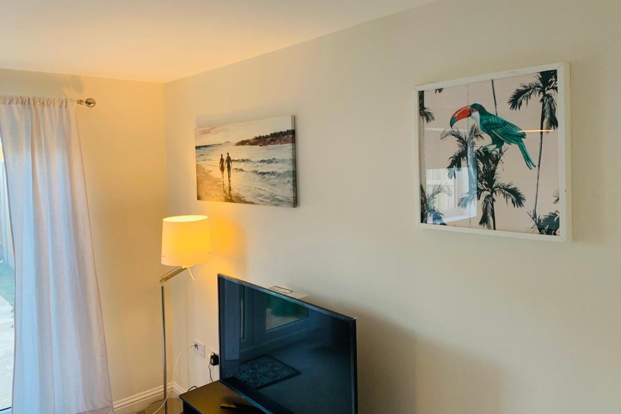 Alpha, Private Double Room, City Centre, Free Parking, Sittingbourne, Kent ภายนอก รูปภาพ